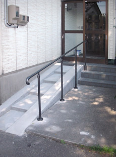 【住宅改修】スロープ兼階段の設置
